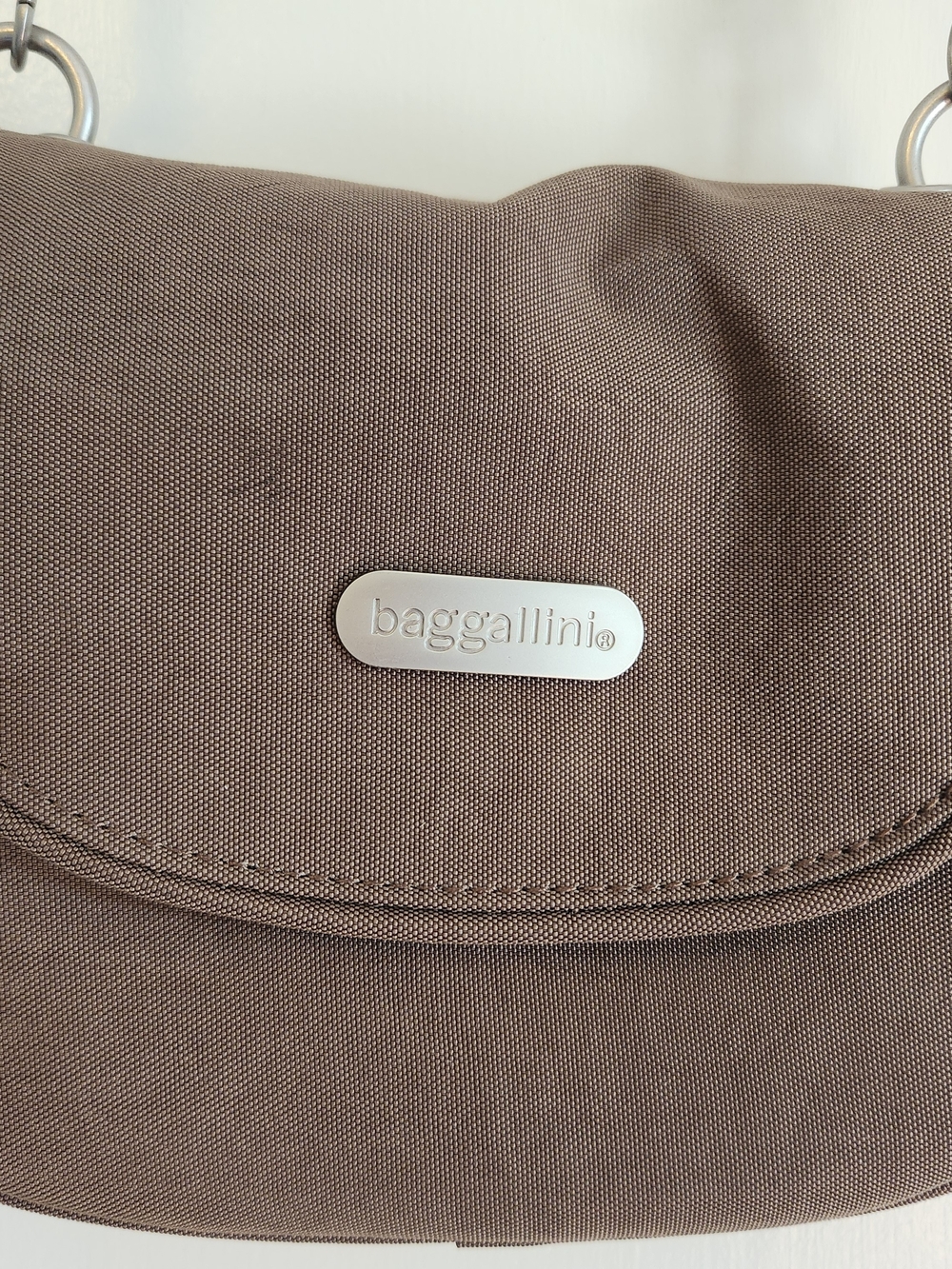 Baggallini Compact Crossbody Bag in Taupe